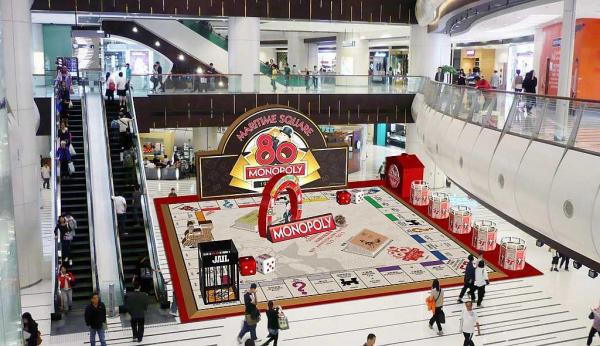 青衣城以「大富翁80週年香港版」為原型，在商場內展出逾千呎的全港最大大富翁棋盤。